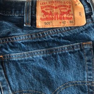 Levi’s 501 button fly jeans. P1528